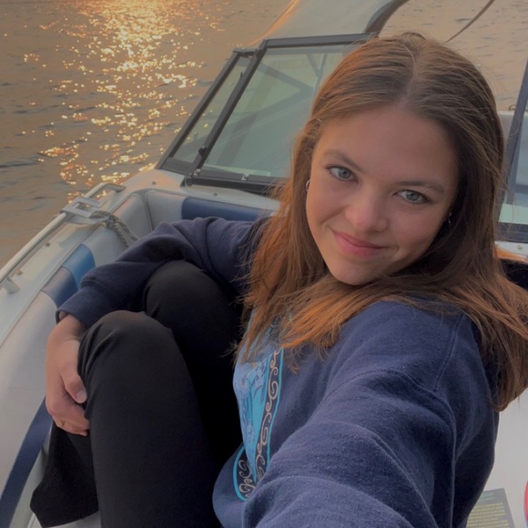 Meet your Posher, Kaleigh - Picture 1 of 3